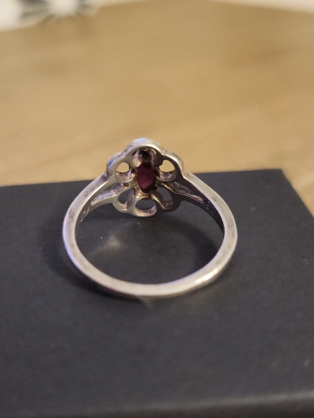 Vintage 925 Sterling Silver Garnet Stone Flower Ring